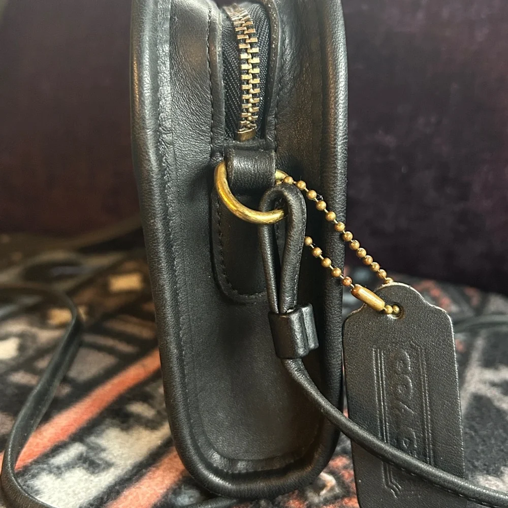 COACH Vintage Abbie Crossbody
Shoulder Bag 9017 - Picture 4 of 9
